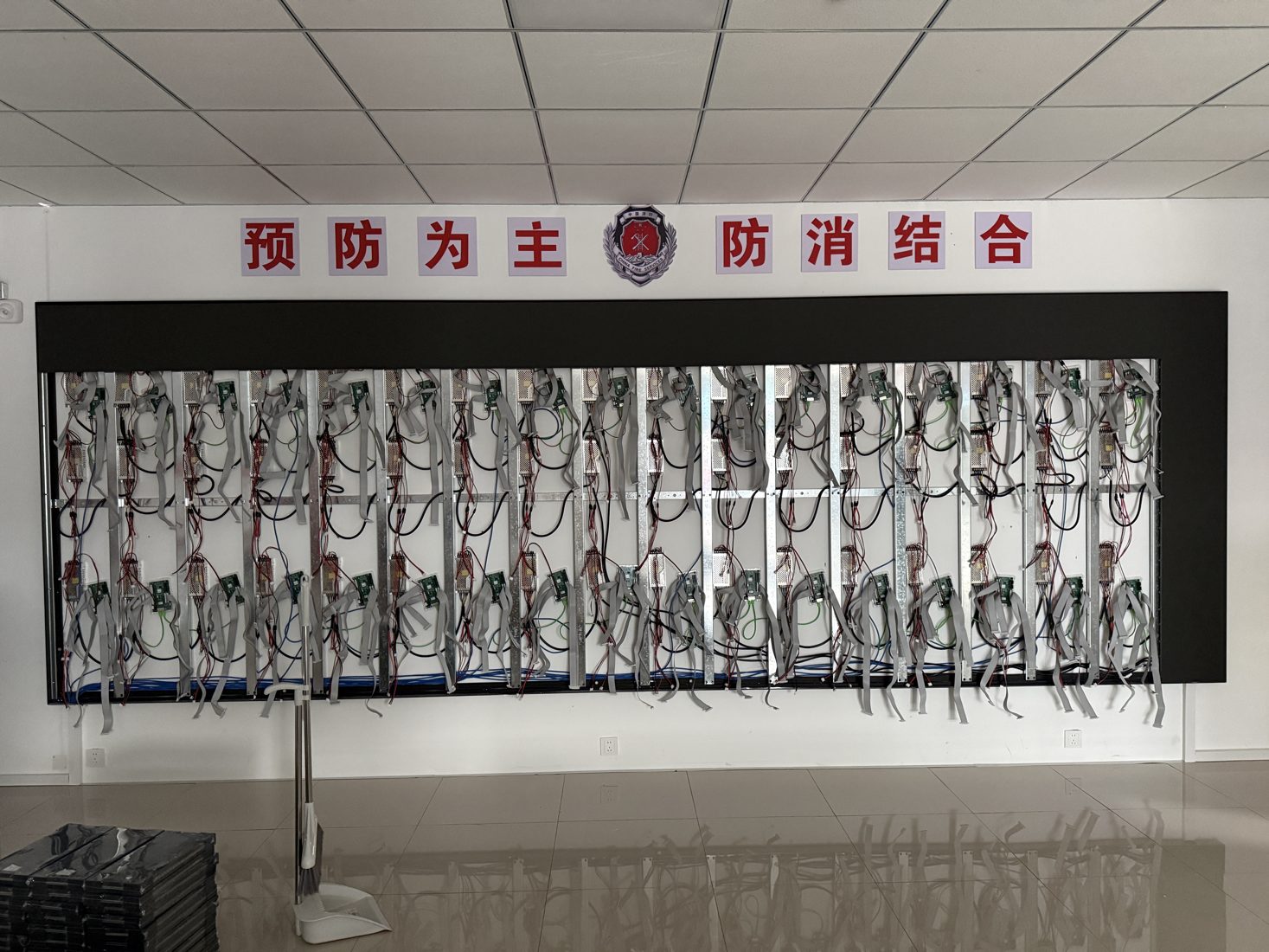 吉利汽车显示屏项目现场图片 2