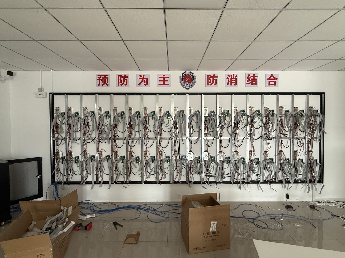 吉利汽车显示屏项目现场图片 4